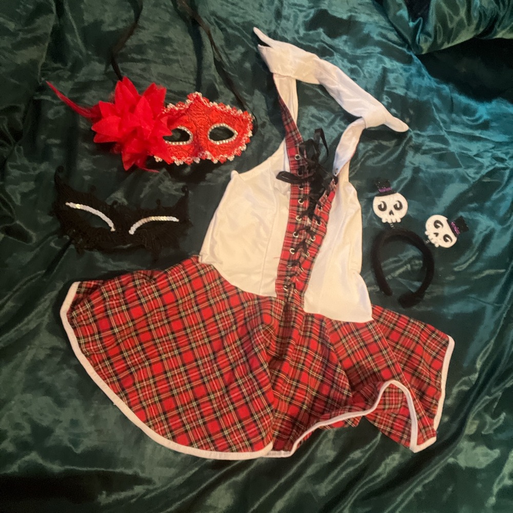 Halloween costume and mask